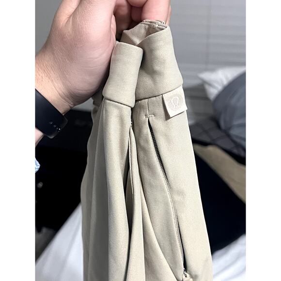 Lululemon Commission Classic-Fit Short 9"  Warpstreme - 36W - Picture 4 of 4